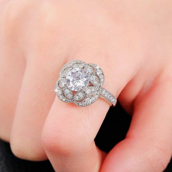 NEW 18k White Gold Round Cut Diamond Ring Cocktail Ring - Picture 6 of 7